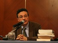 Il critico letterario Massimo Onofri durante una conferenza